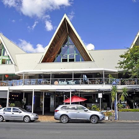 Airlie Waterfront Accommodation Airlie Beach Exteriör bild