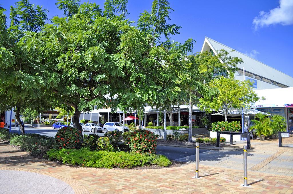 Airlie Waterfront Accommodation Airlie Beach Exteriör bild